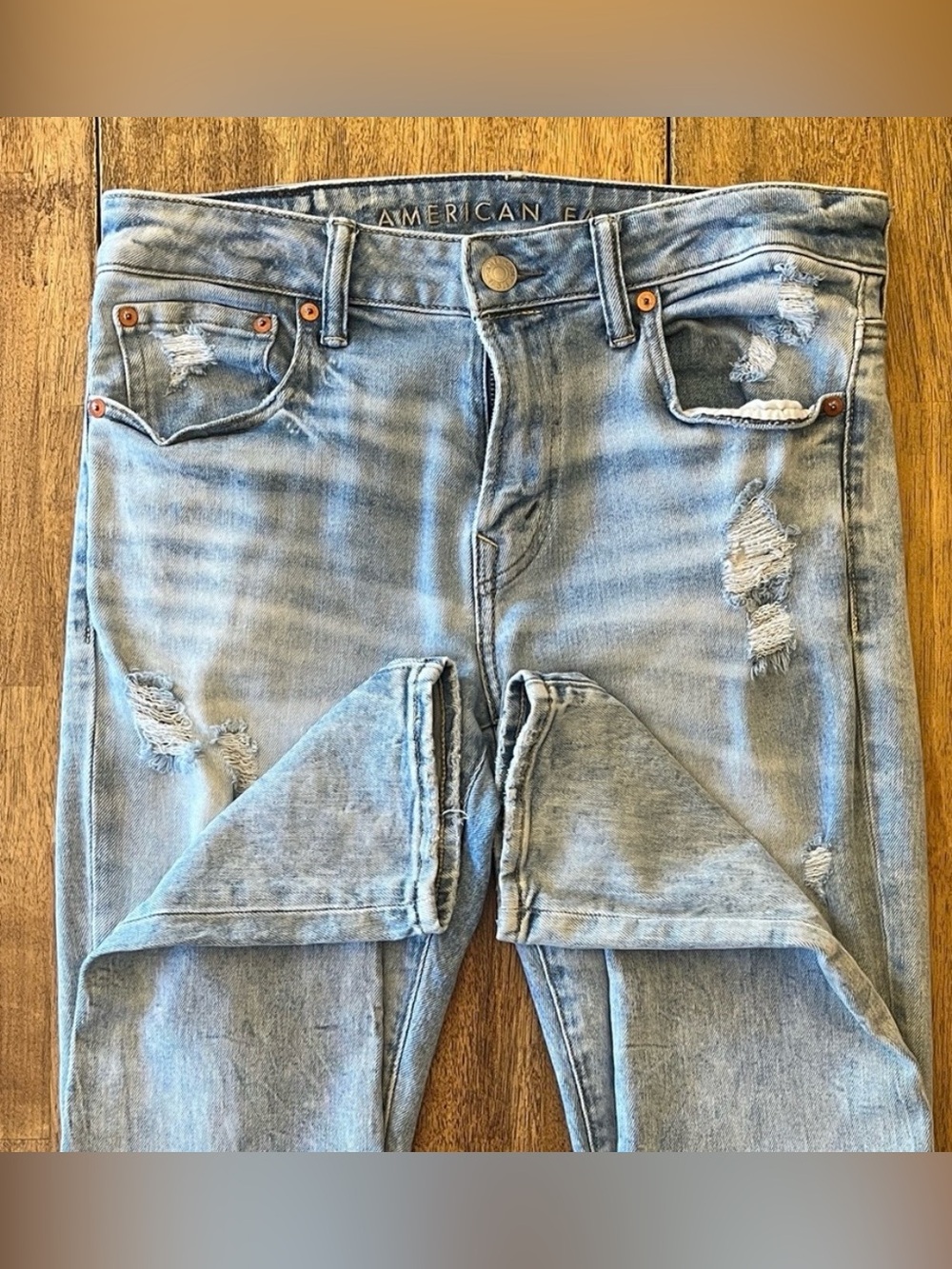 Men's AEO Light Wash Relaxed Jeans - Picture 5 of 14